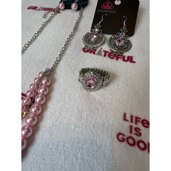 NWT Paparazzi Light Pink and silver necklace earrings and ring set - Picture 3 of 5